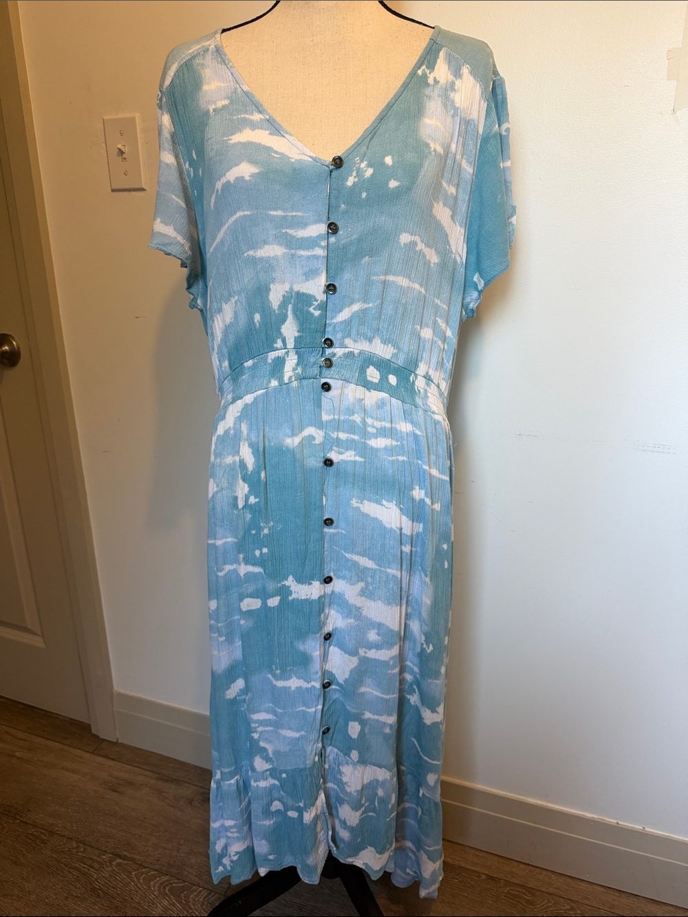 Ivy Light Blue Tie-Dye Button-Front Midi Dress Large